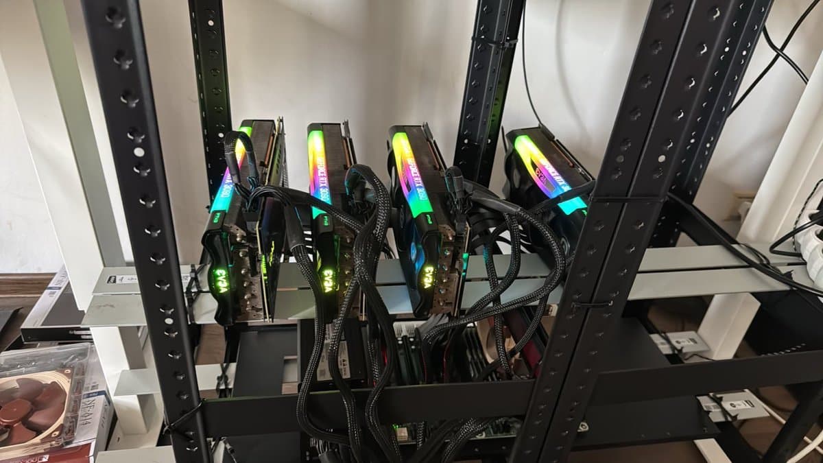 All 4 GPUs live